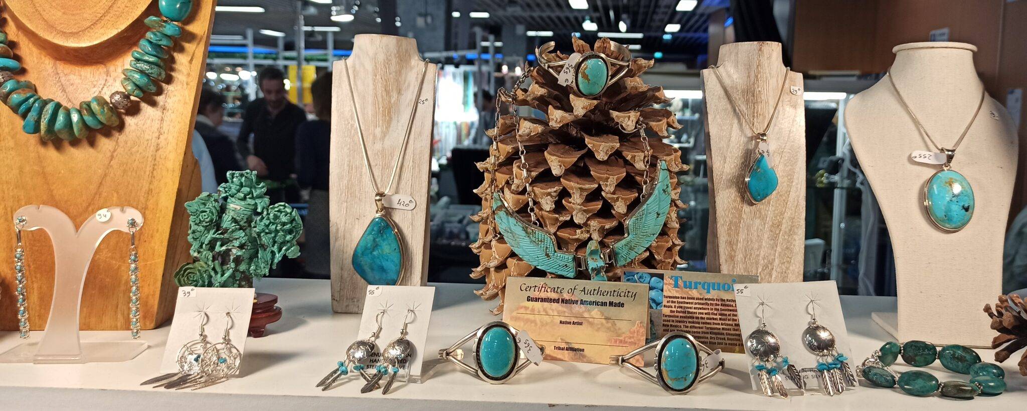巴黎礦物展：探索寶石與化石奇境