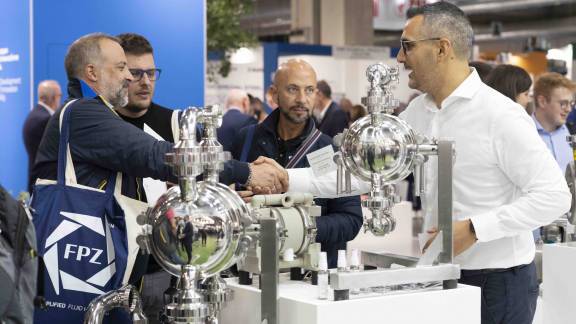 stand-con-espositori-576x324.jpg