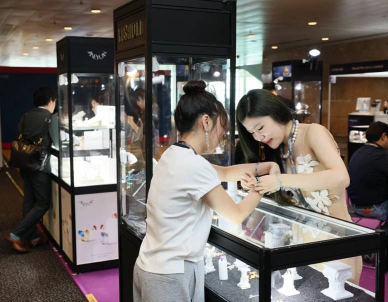 2025年中國(guó)香港國(guó)際珠寶展覽會(huì)吸引超過(guò)82000名全球買(mǎi)家