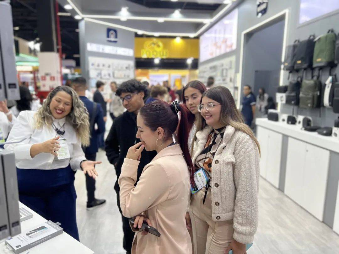 AI驅動未來生活！WiWU以創(chuàng)新科技閃耀2025巴西電子展