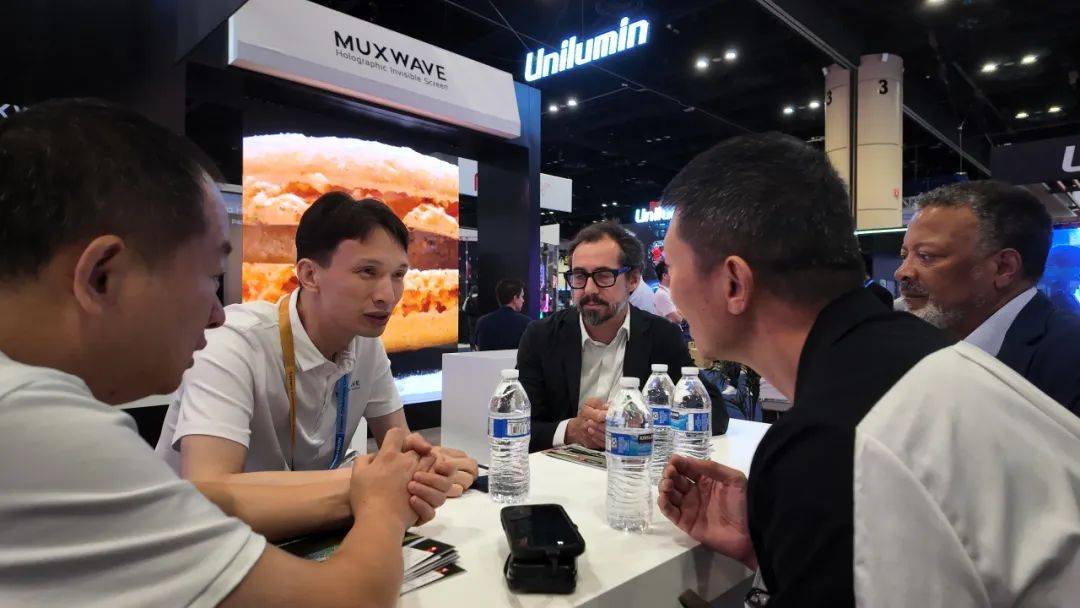 InfoComm 2025圓滿收官 | 美矽微單端控制1080像素超長(zhǎng)透明隱形模組引關(guān)注 InfoComm 2025圓滿收官 | 美矽微單端控制1080像素超長(zhǎng)透明隱形模組引關(guān)注