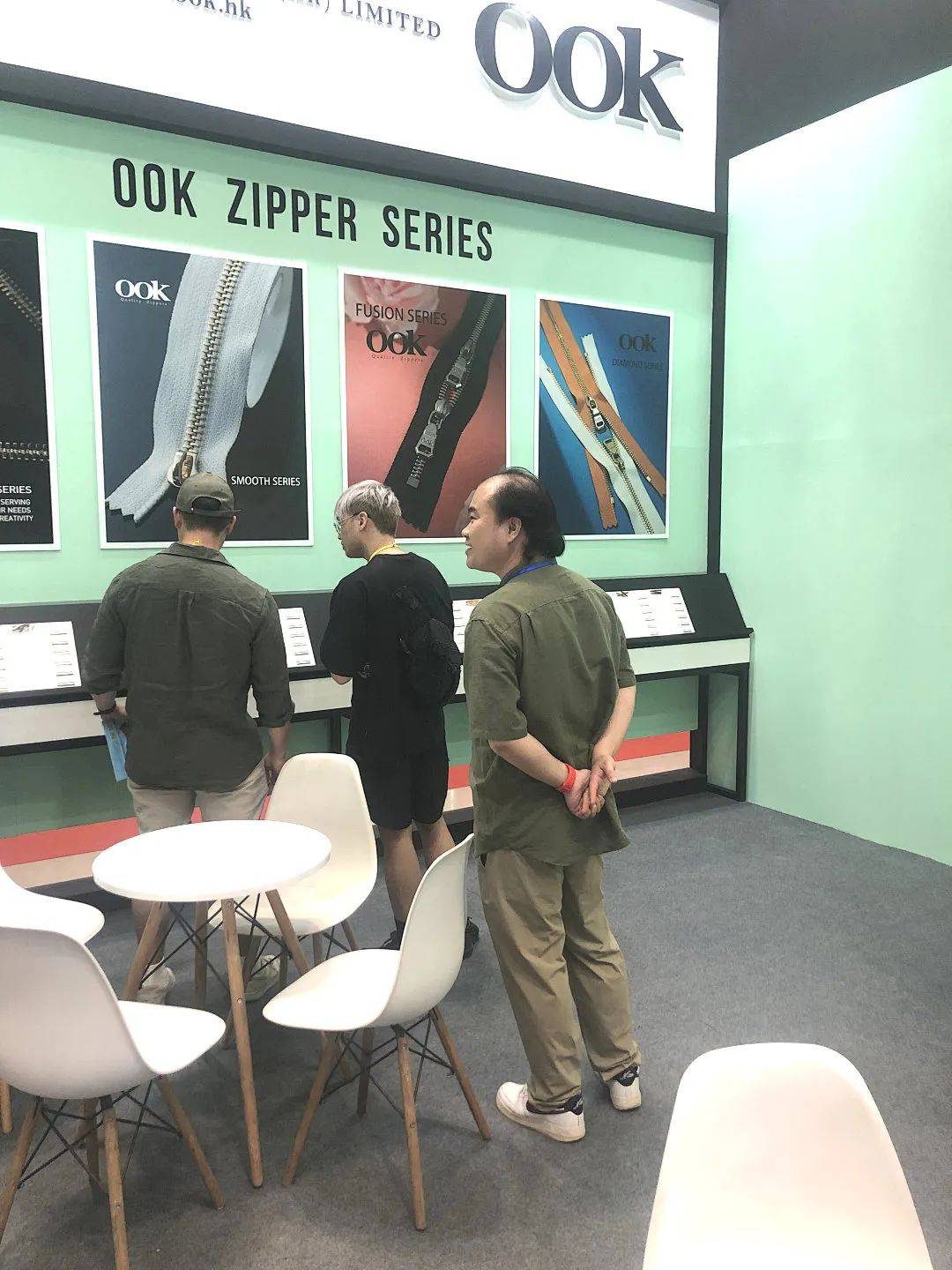 第25届越南国际鞋类和皮革展首日,丰恒拉链OOK Zippers 以实力品质与全球客商共话机遇 第25届越南国际鞋类和皮革展首日,丰恒拉链OOK Zippers 以实力品质与全球客商共话机遇