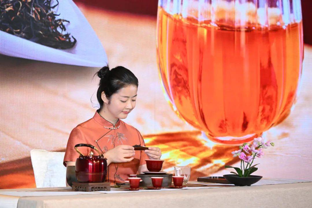 荆楚好茶 鄂港共品，湖北省茶业集团亮相2025年香港国际茶展