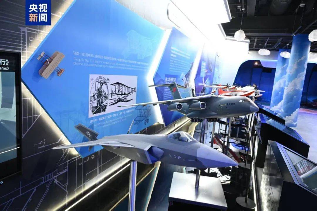 八月香港艺术盛宴:三大展览带你穿越次元与时空,错过等一年? 八月香港艺术盛宴:三大展览带你穿越次元与时空,错过等一年?