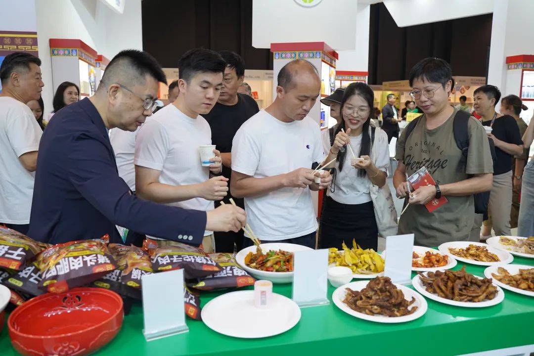 湘味飘香 风靡香江 | 湘佳美食闪耀2025香港美食博览会